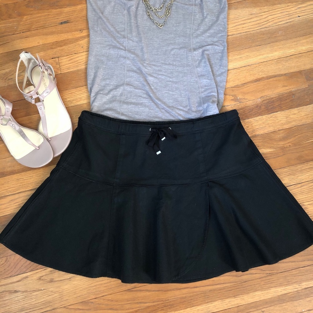 WHBM black linen mini skirt - flattering fit sz 12